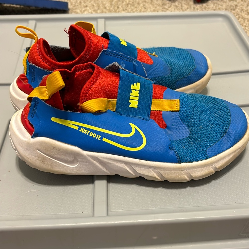 Boys Nike Sz 3